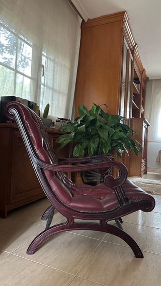 Poltrona Chesterfield vintage bordeaux con capitoné