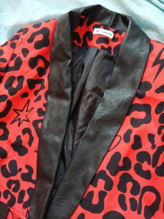 Americana leopardo roja detalle cuero nueva