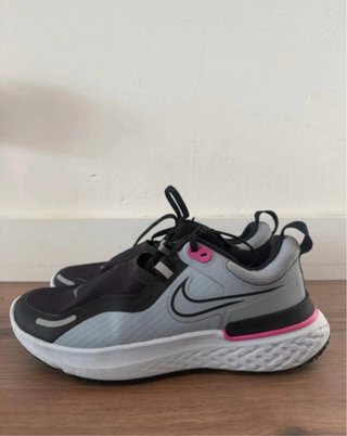 Zapatillas Nike React Mujer Gris y Rosa