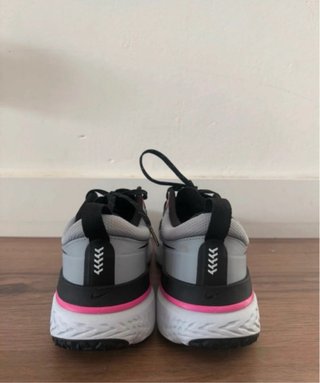 Zapatillas Nike React Mujer Gris y Rosa