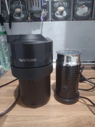 Cafetera Nespresso + Aeroccino COMO NUEVO
