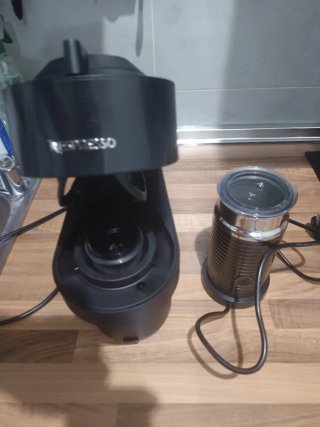Cafetera Nespresso + Aeroccino COMO NUEVO