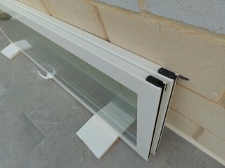Ventana balconera corredera blanca PVC + persiana