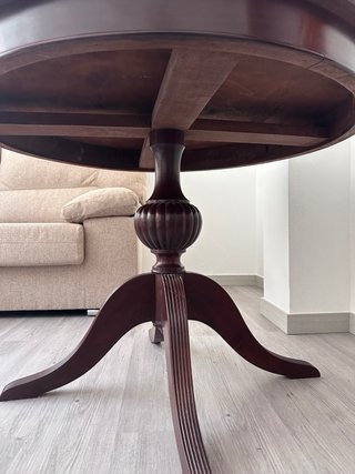 Mesa redonda de madera