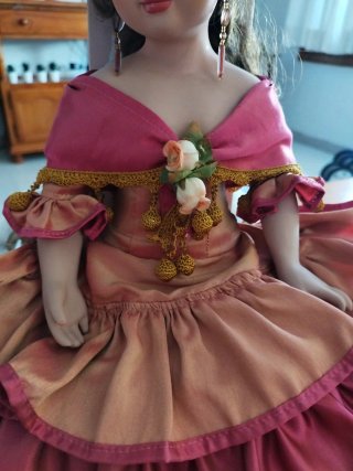 Preciosa muñeca de porcelana antigua