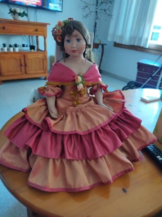 Preciosa muñeca de porcelana antigua