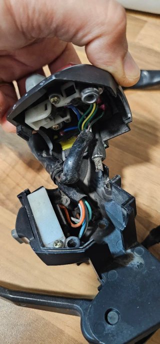 Piña/conmutador/intermitentes Kymco AK 550 2017
