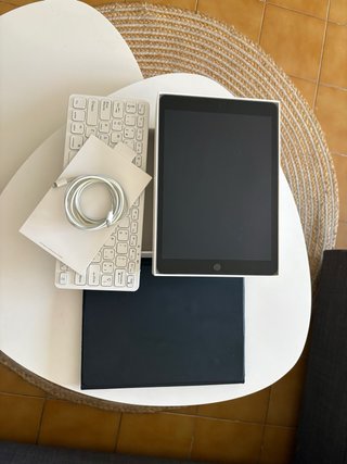 iPad 9ª Gen 64GB Space Gray + Teclado + Funda