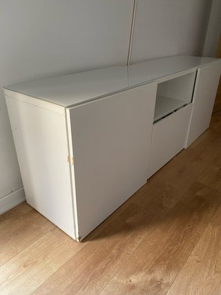 Aparador IKEA blanco con cristal