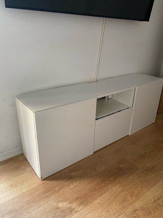 Aparador IKEA blanco con cristal