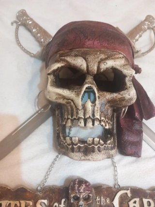Decoración Piratas del Caribe Calavera Espadas
