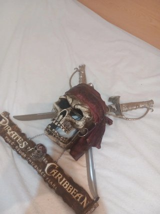 Decoración Piratas del Caribe Calavera Espadas