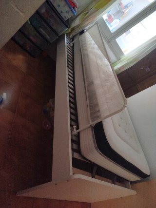 Cama con espacio almacenaje debajo y colchón