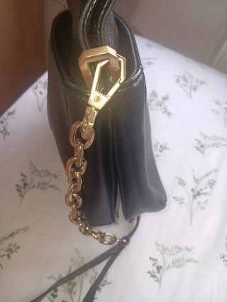 Bolso Parfois negro y dorado