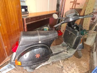 Vespa XT 200cc Negra