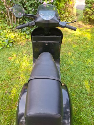 Vespa XT 200cc Negra