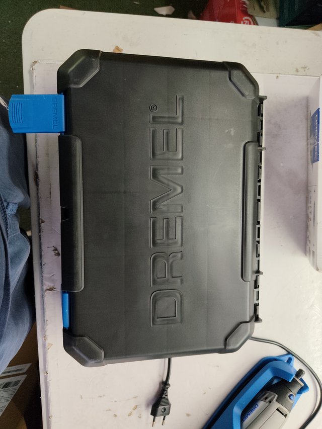 Multiherramienta Dremel 3000 con Eje Flexible