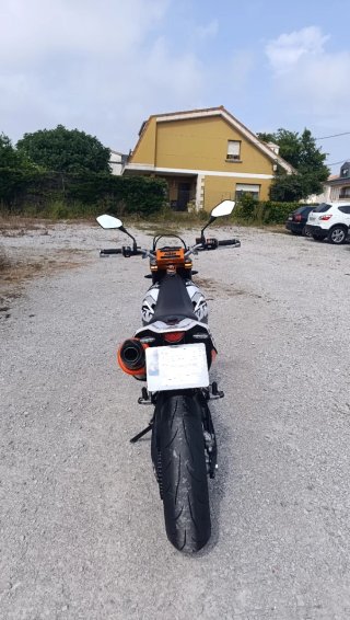 KTM 690 SMC-R 2016 Supermotard 40.000 km