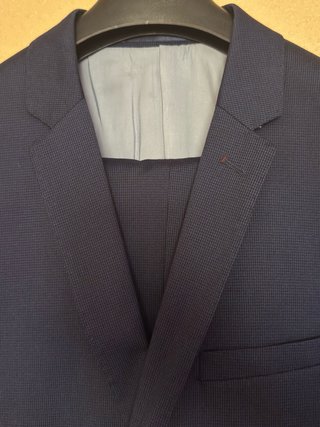 2 trajes de hombre TZ Fabricantes – Muy buen estad