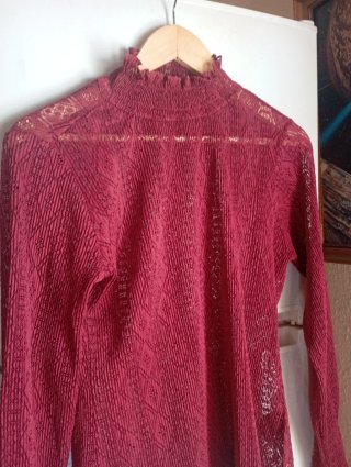 Blusa de manga larga con cuello alto