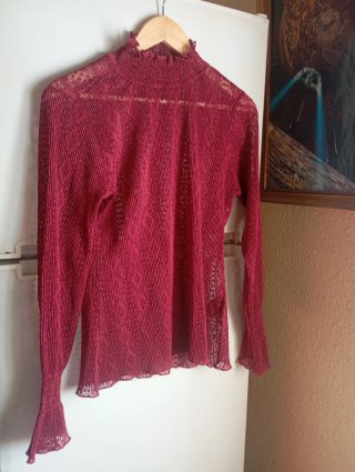 Blusa de manga larga con cuello alto
