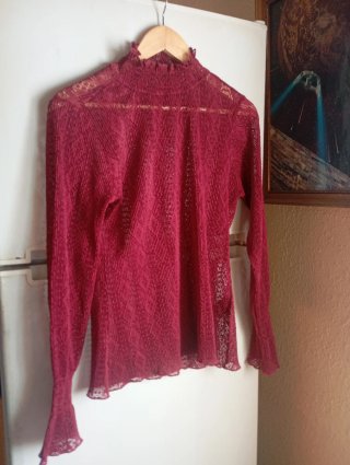 Blusa de manga larga con cuello alto