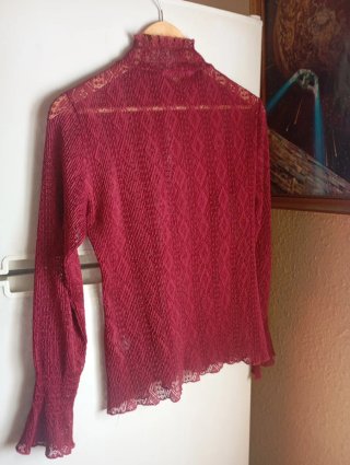 Blusa de manga larga con cuello alto