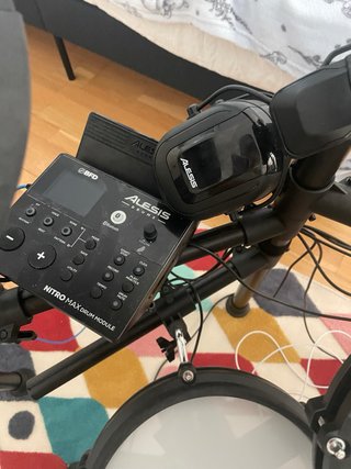 Batería Electrónica Alesis Nitro Max + Accesorios