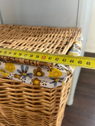 Cesto de mimbre con forro floral