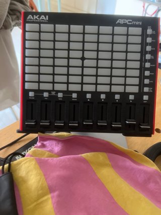 Akai APC Mini usata pochissimo con scatola e cavi
