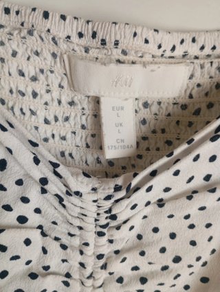 Blusa con lunares negros