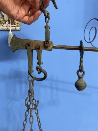 Antica bilancia in ottone