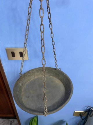 Antica bilancia in ottone