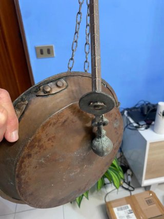 Antica bilancia in ottone