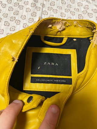 Chaqueta polipiel Zara mostaza