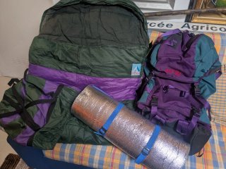 Saco dormir XL, esterilla y mochila camping