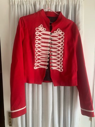 Chaqueta corta militar Bershka roja talla M