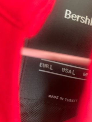 Chaqueta corta militar Bershka roja talla M