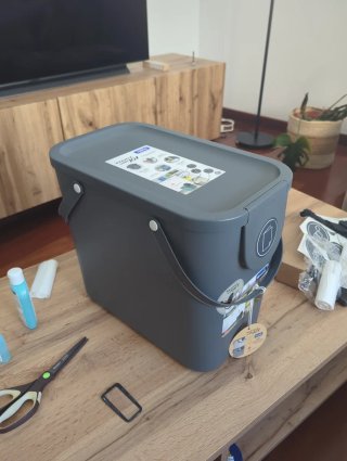 5 * Cubo de basura Roto Swiss Design