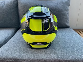 Casco Shoei premium Integral Negro/Amarillo Flúor