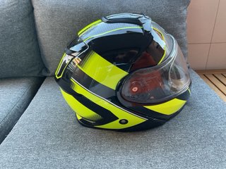 Casco Shoei premium Integral Negro/Amarillo Flúor