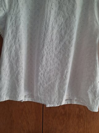Blusa blanca Pelia de algodón con delicado bordado
