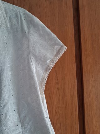 Blusa blanca Pelia de algodón con delicado bordado