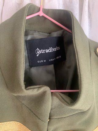 Chaqueta militar verde Stradivarius Talla M