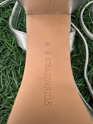 Sandalias de tacon Stradivarius talla 38 plateado