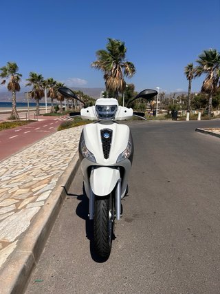 Piaggio Medley 125cc Scooter