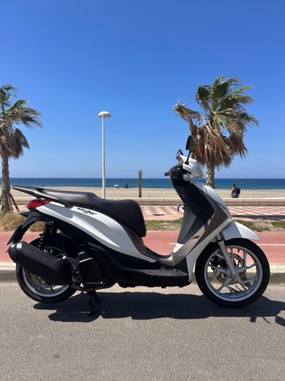 Piaggio Medley 125cc Scooter