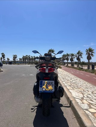 Piaggio Medley 125cc Scooter