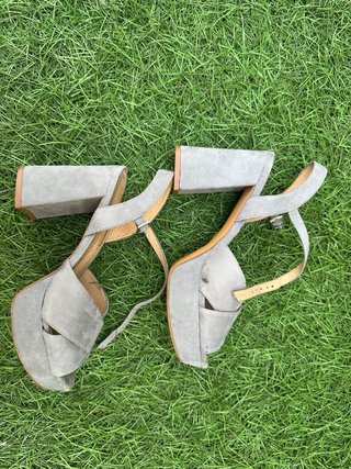 Sandalias Corina Tacón Gris Talla 38