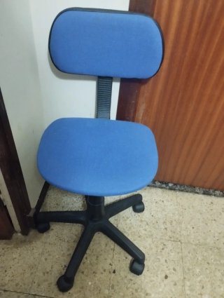 Silla de oficina azul